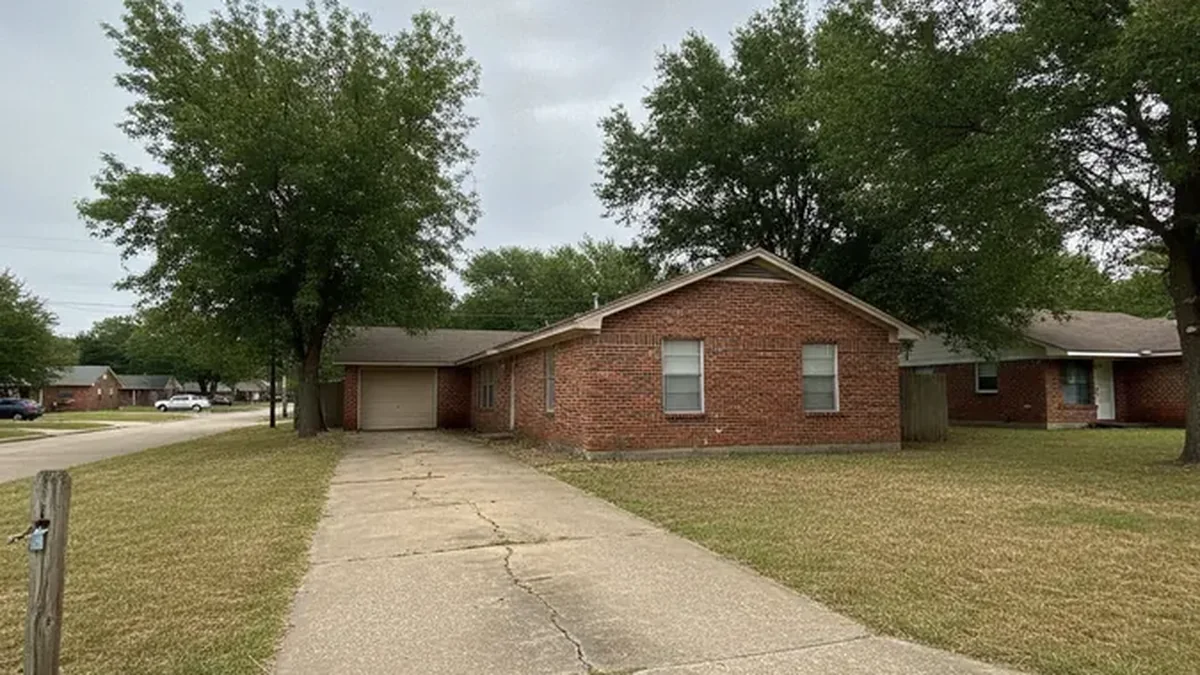 An older cracked concrete driveway at a Balch Springs, Texas home before an estimate.